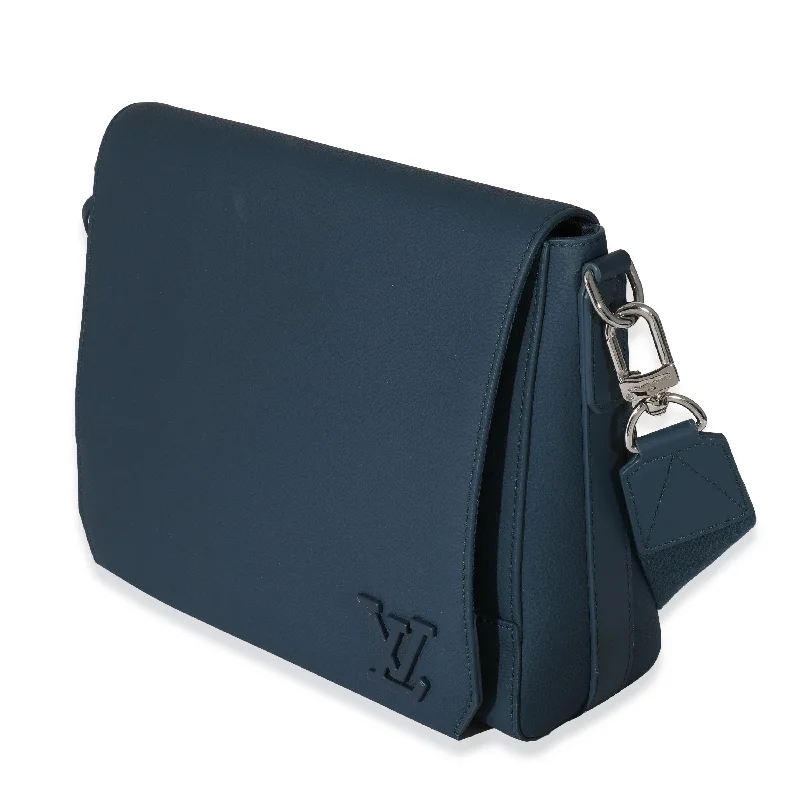 Louis Vuitton Blue Cowhide Aerogram Takeoff Messenger